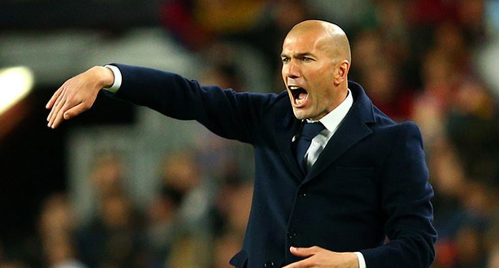 Con esta reacción, Zinedine Zidane demostró que vivió al máximo el clásico Barcelona vs Real Madrid. El DT francés sacó un triunfazo del Camp Nou (Foto: Getty Images)