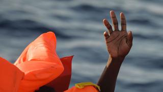 Italia: Pescador arrojó al mara inmigrante africano para evitar controles