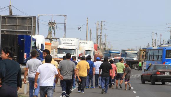 "El bloqueo de carreteras entraña un atentado contra el derecho de todo ciudadano a transitar libremente por el territorio nacional". (Foto Johnny Aurazo)