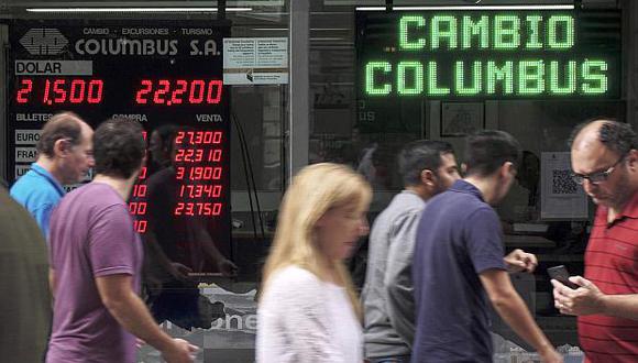 El peso argentinto arrastra una fuerte caída de un 51.3% en lo que va del año. (Foto: AFP)
