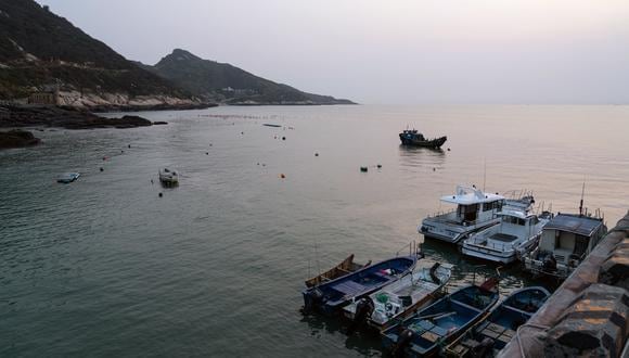 Esta foto tomada el 10 de abril de 2023 muestra una vista del puerto Qiao Zi en la isla Beigan en las islas Matsu de Taiwán. (Foto de Jack MOORE / AFP)