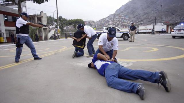Así se preparan serenos de Lima para usar armas no letales - 4