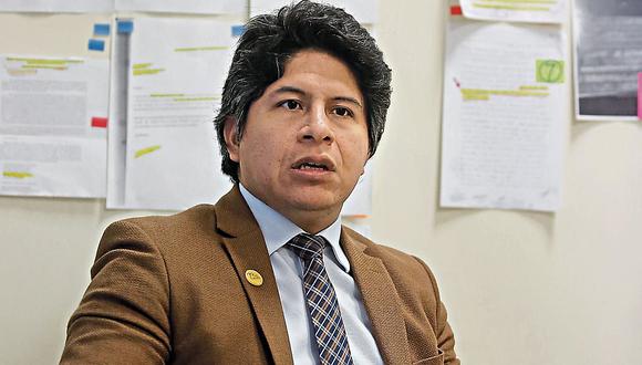 Páucar trabajó durante cuatro años en la fiscalía contra el lavado. Tiene 10 años investigando ese delito. (Foto: Hugo Pérez / El Comercio)