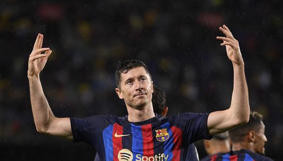 Robert Lewandowski, celebra marcar el segundo gol del Barcelona ante el Real Betis en el estadio Camp Nou de Barcelona el 29 de abril de 2023.