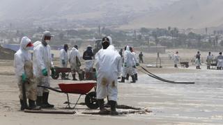 Repsol afirma que ha desplegado a 1.350 personas “capacitadas” para labores de limpieza tras derrame de petróleo