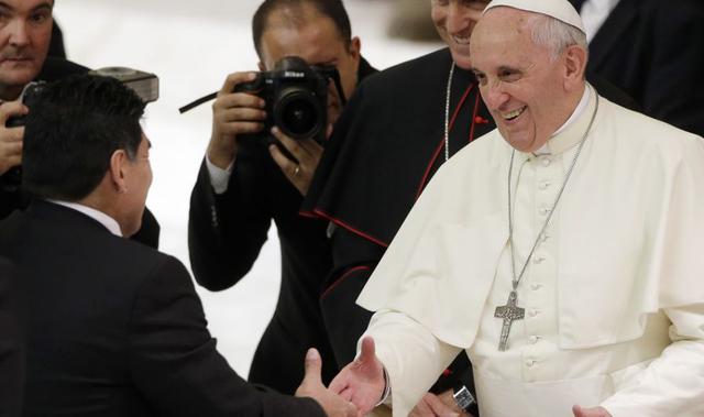 Así fue el emotivo encuentro entre el papa Francisco y Maradona - 5