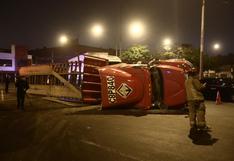Cercado de Lima: gran congestión vehicular por volcadura de tráiler en Plaza Unión | VIDEO  