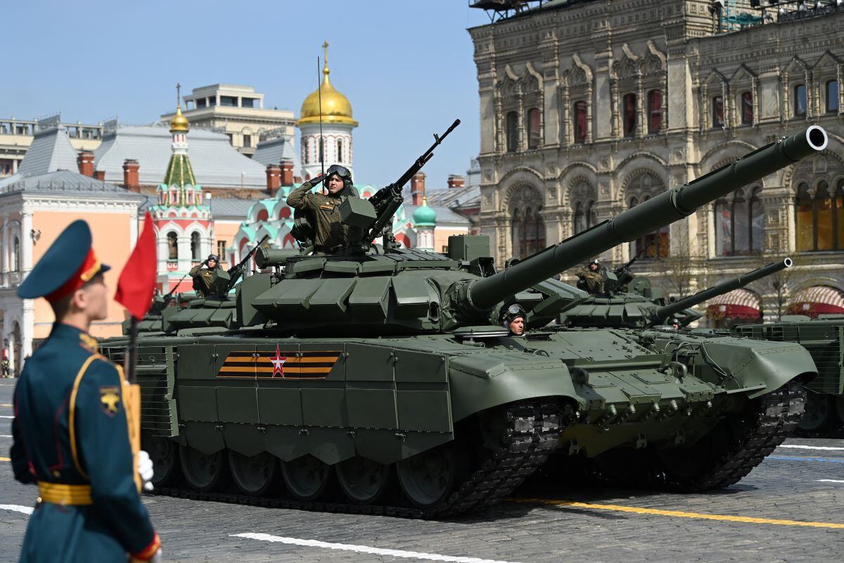 Russian T-72B3M tanks parade through Red Square during the Victory Day dress rehearsal in central Moscow on May 7, 2022. (Kirill KUDRYAVTSEV / AFP)
