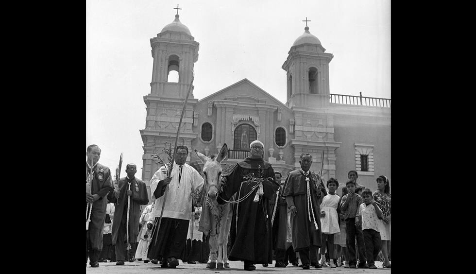 Domingo de Ramos en la Iglesia de San Francisco. (Foto: Archivo Histórico El Comercio)