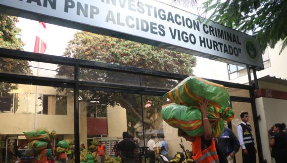 Policía incautó mercadería bamba en el centro Comercial Don Carlos, en Trujillo (Foto: Johnny Aurazo).