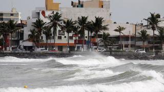 Katia se degradó a tormenta tropical tras su paso por México
