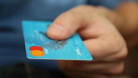 Ser mayor de edad, contar con DNI y acreditar que cuentas con ingresos, son algunos de los requisitos mínimos que exigen las entidades financieras para emitir una tarjeta de crédito | Foto: Pixabay / jarmoluk (Referencial)