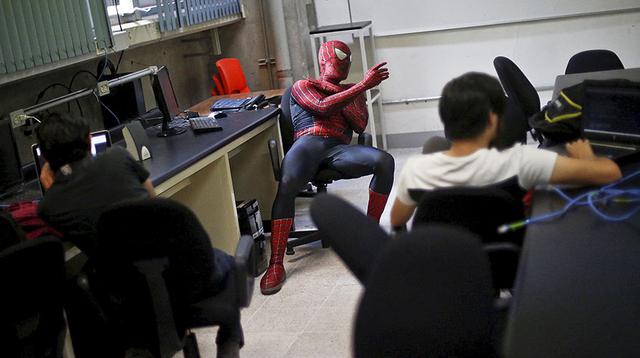 El Hombre Araña enseña ciencias en México - 11