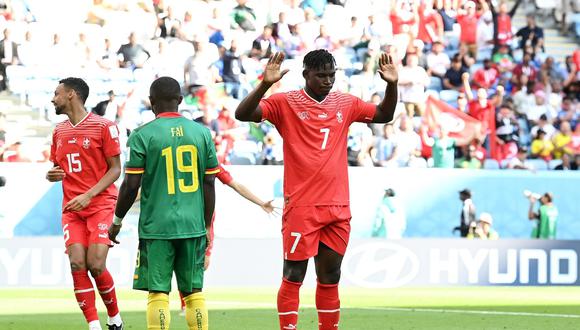 Breel Embolo anotó el gol del triunfo de Suiza ante Camerún y no pudo celebrar. (Foto: @fifaworldcup_es)