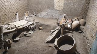 Arqueólogos descubren en Pompeya una habitación para esclavos con camas ajustables