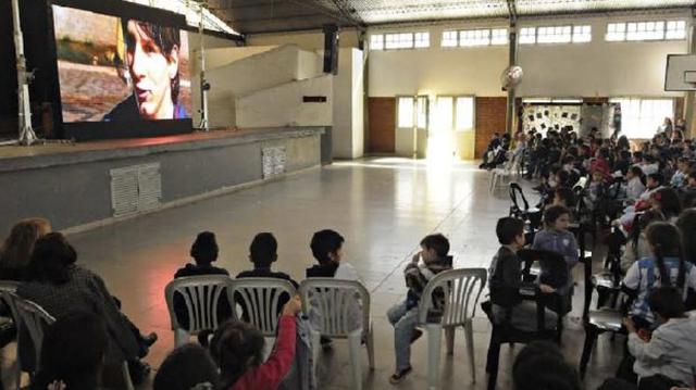 Lionel Messi: estrenaron su documental en escuela donde estudió - 1