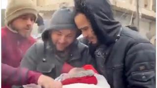El dramático video del momento en el que un padre sirio encuentra a su bebé muerto tras el terremoto