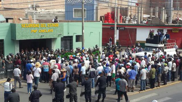 Azucareros de Tumán piden libertad de quienes bloquearon puente - 2