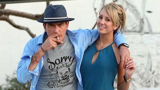 Charlie Sheen se defiende tras denuncia de su ex, Brett Rossi