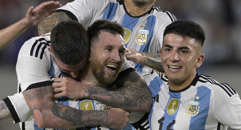 Argentina venció 2-0 a Panamá, en Buenos Aires con goles de Messi y Almada. (Foto: AFP)