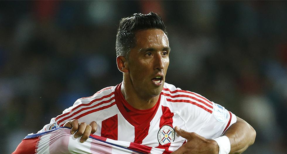 Lucas Barrios anotó el segundo gol de Paraguay a los 90 minutos. (Foto: Getty Images)