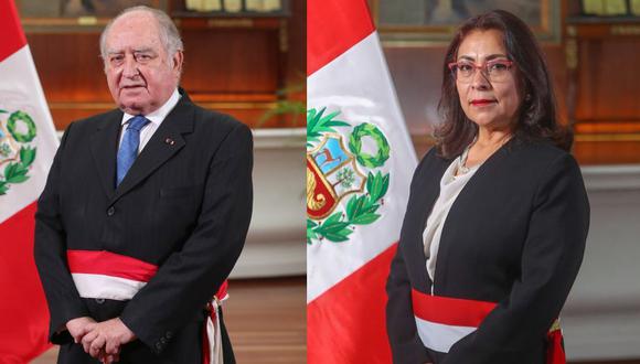 La primera ministra Violeta Bermúdez selló la transferencia del cargo con su antecesor Ántero Flores-Aráoz el último lunes. (Fotos: PCM)