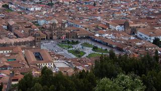 Cusco: chofer se subió a la vereda y atropelló a una pareja de turistas