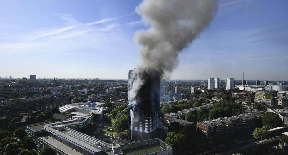 La Policía londinense determinó que el revestimiento y aislamiento usados en esa edificación incendiada no eran los adecuados. (Foto: EFE)