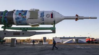 Instalan el cohete que llevará la antorcha olímpica al espacio [FOTOS]