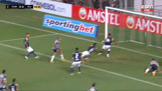 Era gol: Zambrano salvó en la línea tras remate de Eduardo Vargas | VIDEO