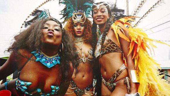 Rihanna es la estrella del carnaval en su nativa Barbados