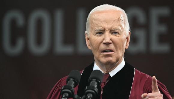 El presidente de los Estados Unidos, Joe Biden, pronuncia un discurso de graduación durante la ceremonia de graduación de Morehouse College en Atlanta, Georgia, el 19 de mayo de 2024. (Foto de ANDREW CABALLERO-REYNOLDS / AFP)