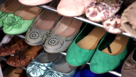 Cada material de tus zapatos es único, por lo que debes guardarlos en un lugar seco y limpio. (Foto: Pixabay)