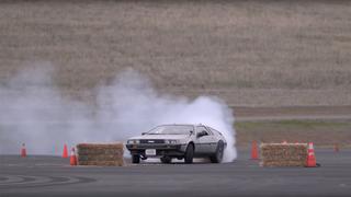 El sorprendente DeLorean que hace drift de forma autónoma | VIDEO