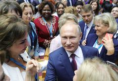 Vladimir Putin llama a combatir desigualdad de género y defiende familia tradicional en Rusia