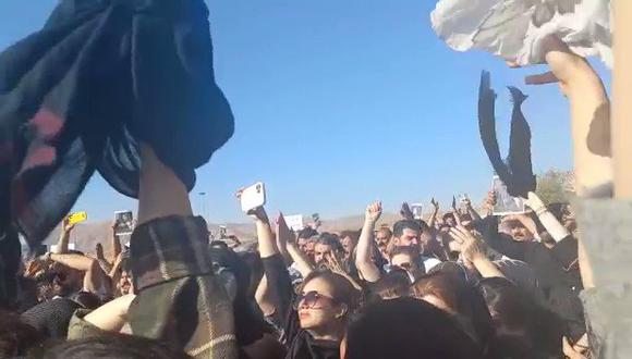 Irán: mujeres se quitan el velo en protesta por la muerte de la joven Mahsa Amini a manos de la policía de la moral. (Captura de video).