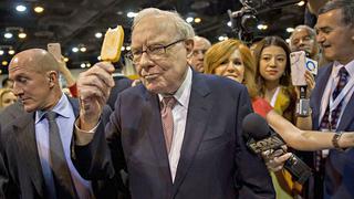 ¿Por qué un almuerzo con Warren Buffettcuesta hasta US$2,7 millones?