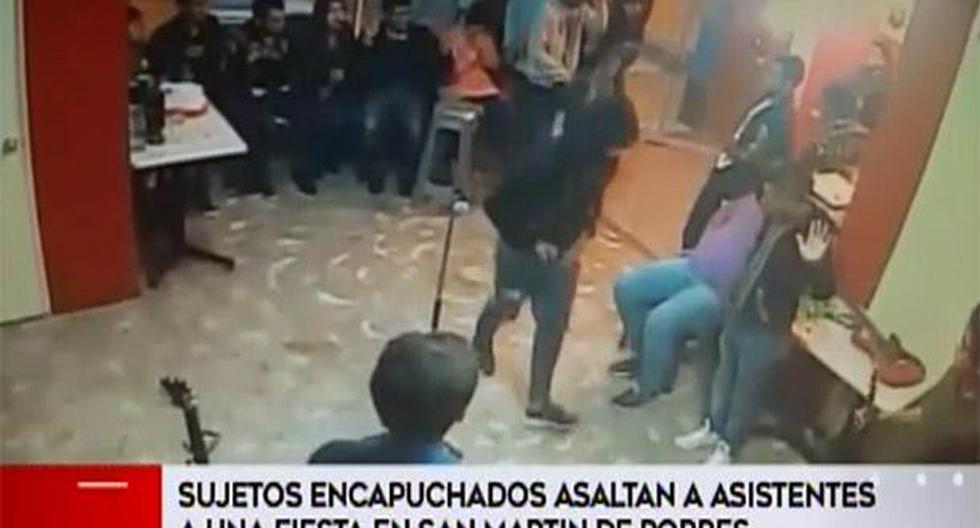Perú. Delincuentes ingresan a fiesta familiar y roban a todos los asistentes en SMP. (Foto: América Televisión)