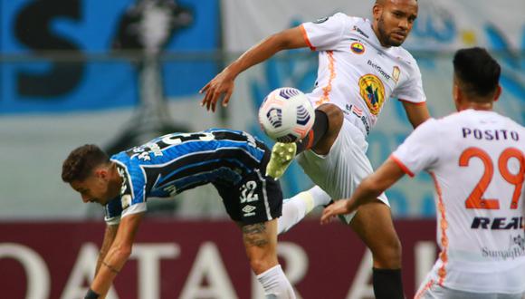 Aldair Salazar fue muy señalado en la goleada que sufrió Ayacucho FC ante Gremio. (Foto: EFE)