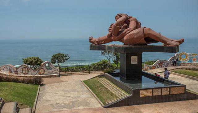 En el Parque del Amor de Miraflores se encuentra la famosa estatua "El beso", obra de Victor Delfín. Es conocida por ser visitada por varias personas en el Día de San Valentín. (Foto: Shutterstock)