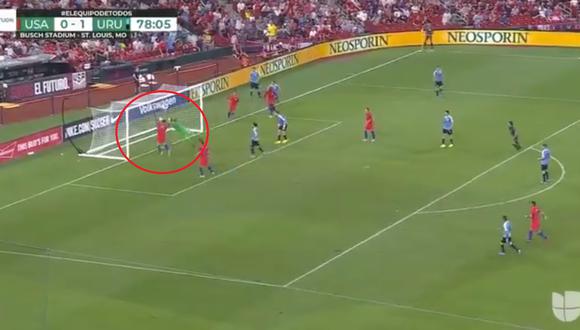Uruguay vs. Estados Unidos: mira el blooper que le permitió a Jordan Morris anotar el 1-1 | Foto: Captura