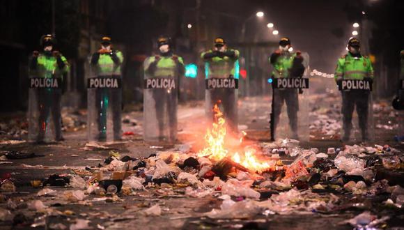 La Policía se hizo presente, pero su presencia generó enfrentamiento. (Foto: César Grados/@photo.GEC)