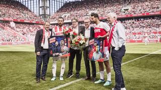 Claudio Pizarro fue homenajeado por Colonia en la Bundesliga