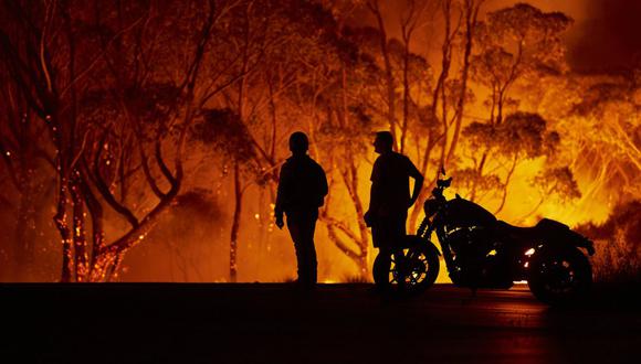 Según las autoridades, el sur de Australia se enfrenta este sábado a cientos de incendios en condiciones “catastróficas”, avivados por temperaturas que superarán los 40 grados Celsius y fuertes vientos que amenazan con complicar la lucha contra el fuego. (Foto: AFP / Getty Images)