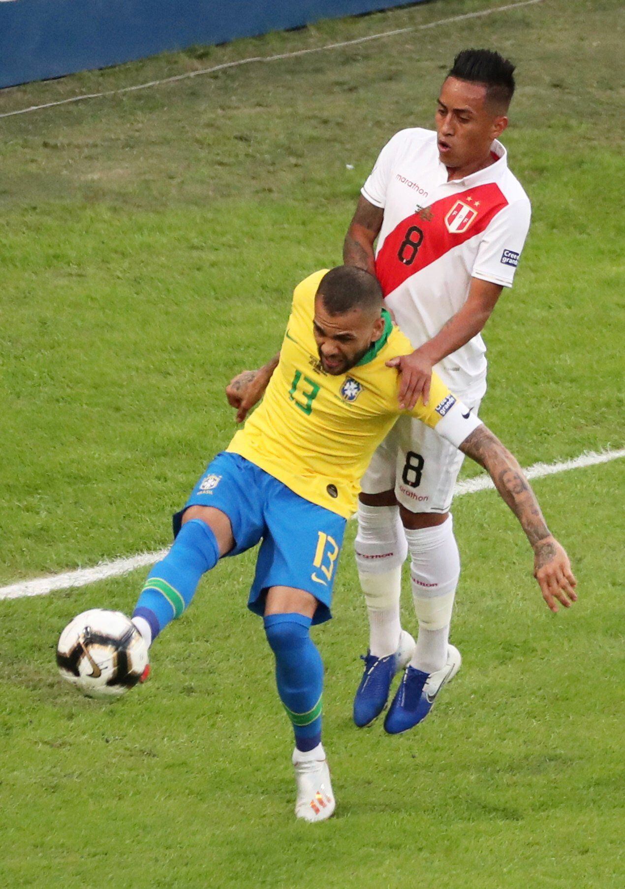 Perú vs. Brasil: Cueva y el primer remate a la portería de Becker por final de Copa América | VIDEO. (Foto: AFP)
