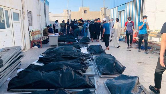 Los cuerpos de algunas de las víctimas del incendio de un hospital en la ciudad de Nasiriyah, 360 km al sur de Bagdad, Irak, el 13 de julio de 2021. (EFE / EPA / HAIDER AL-ASSADEE).