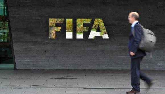 Arrestan a miembro de la FIFA por corrupción y lavado de dinero