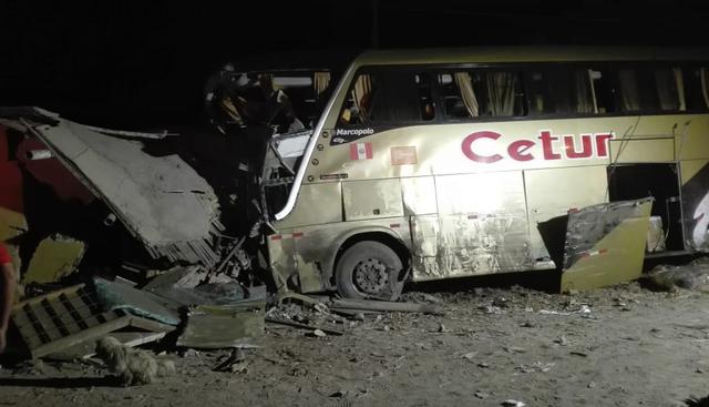 Fotos: William Correa Quispe, chofer del bus, perdió la vida de inmediato en el siniestro registrado en el kilómetro 446 de la vía nacional. (Cortesía Facebook Santa una realidad/Poder Público Chimbote)