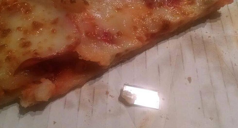 Esto fue lo que encontró un cliente en su pizza de Papa John\'s. (Foto: Facebook / Javier La Rosa)