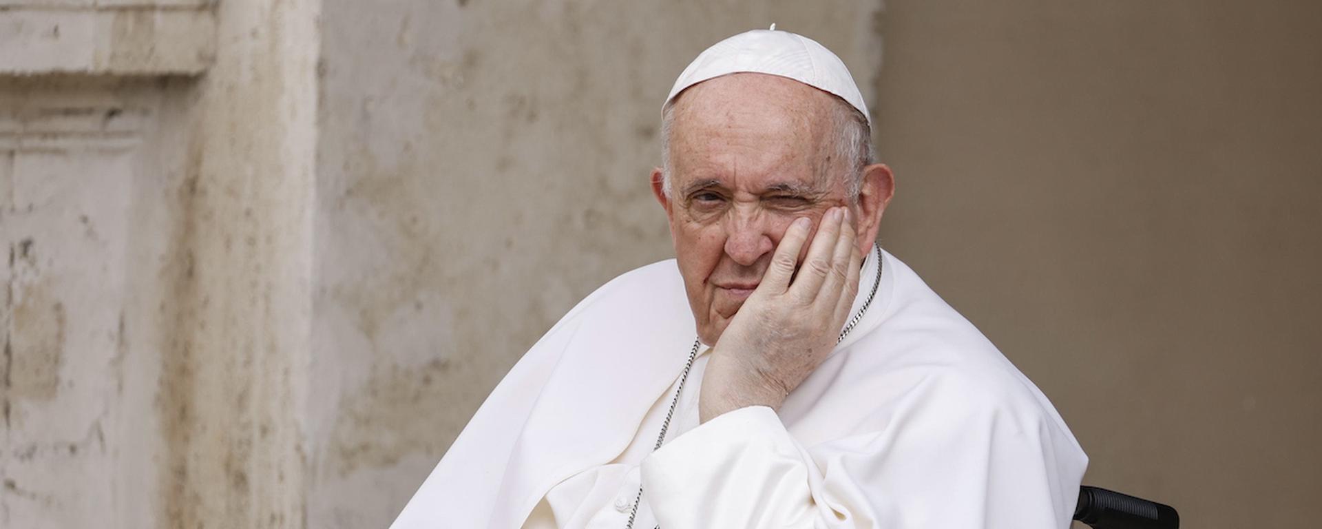 La sombra de la renuncia: ¿Cómo afecta a la figura de Francisco la muerte de Benedicto XVI?
